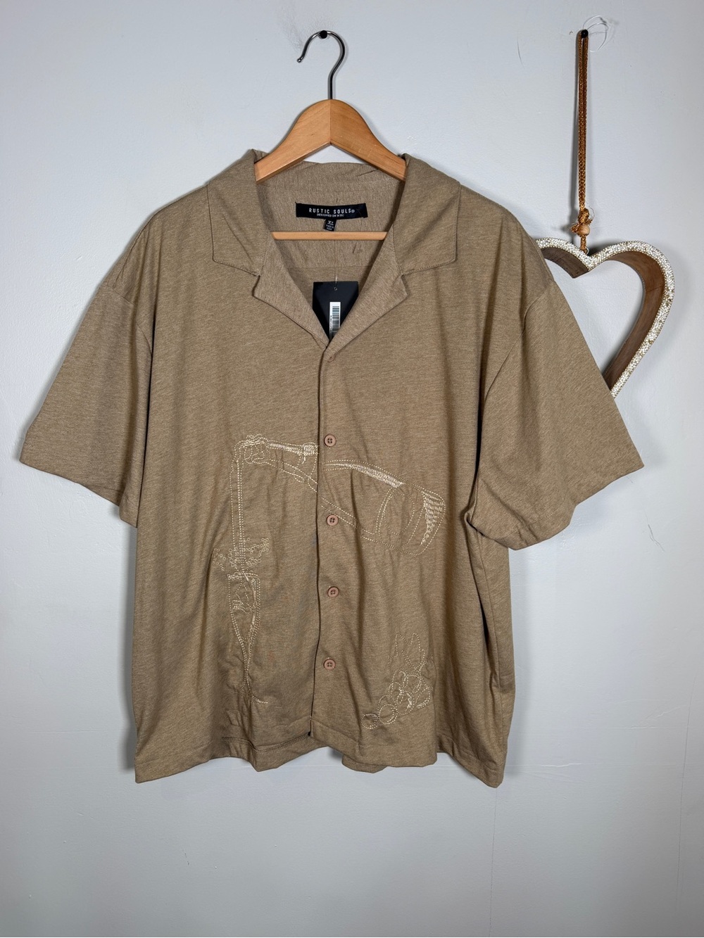 Rustic Souls Tan Embroidered Wine Bottle Camp Shirt XL Short Sleeve Button Up